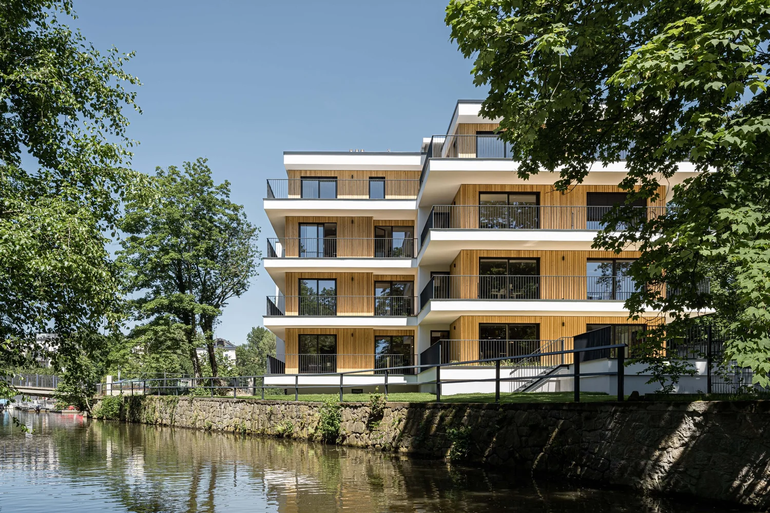 VILLA BACH, Direkte Wasserlage am Stadthafen