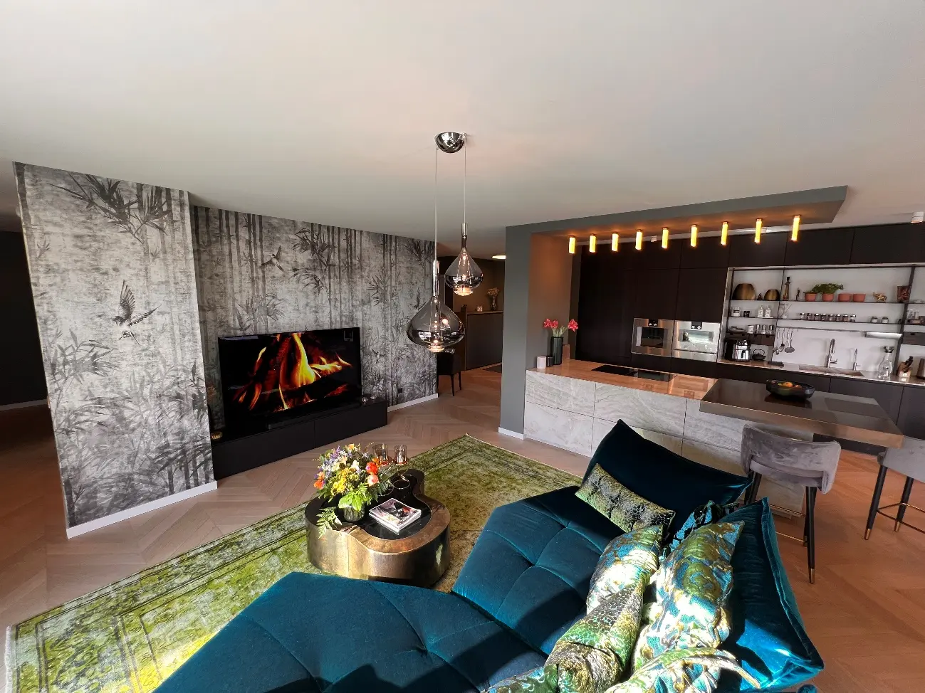 Luxus Penthouse Leipzig Leutzsch mit offenem Wohnbereich, Kamin und Designküche