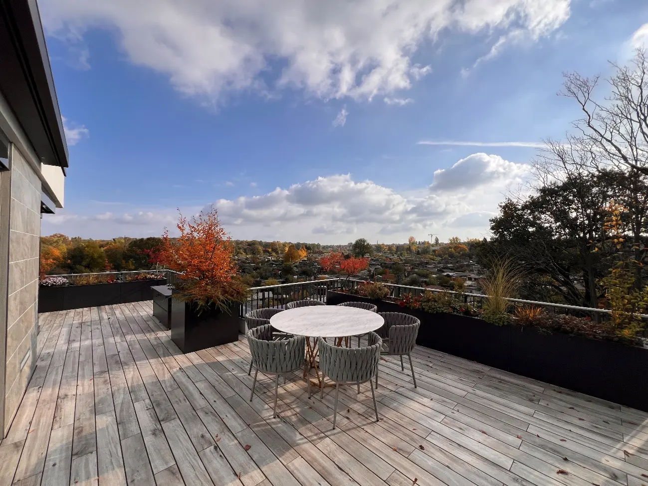 Große Dachterrasse des Luxus Penthouses in Leipzig Leutzsch