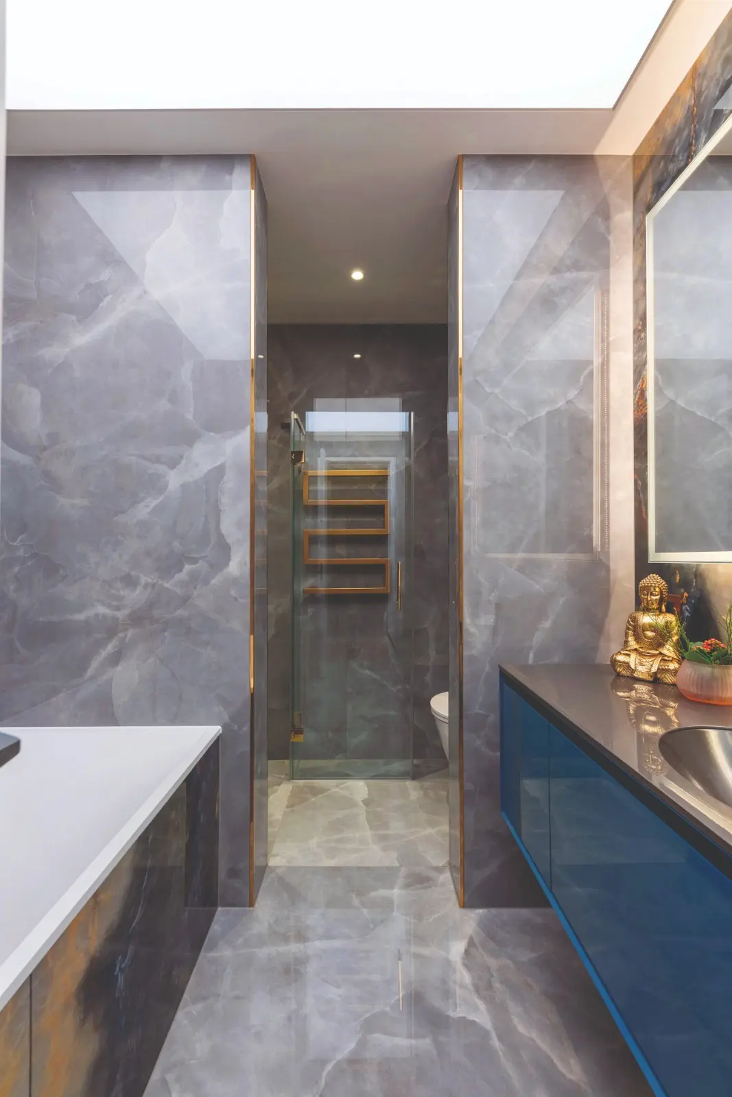 Masterbad mit XXL Dusche im Luxus Penthouse Leipzig